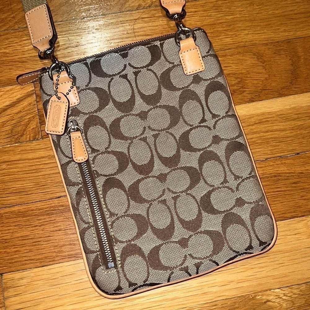 Coach Classic Crossbody bag - Picture 7 of 12